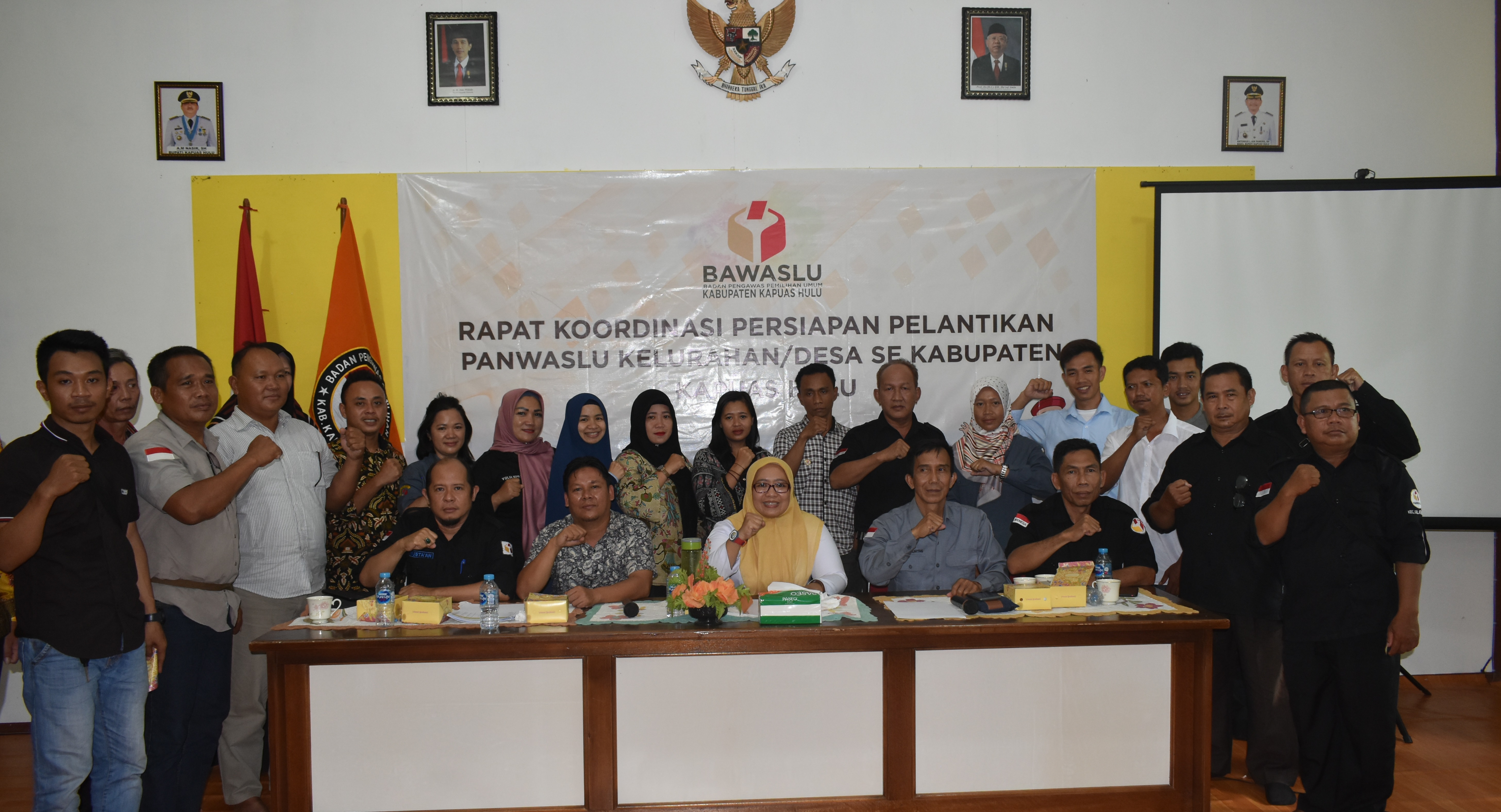 Bawaslu Kapuas Hulu Perkuat Pengawasan Melalui Rapat Koordinasi Persiapan Pelantikan Panwaslu Kelurahan/Desa.