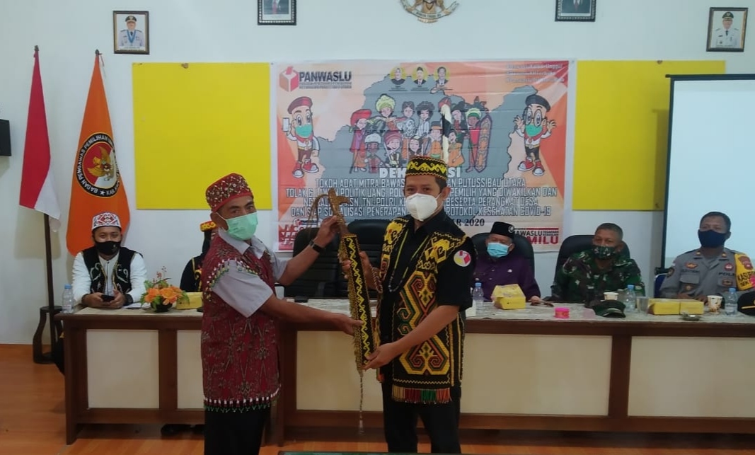 Tokoh Adat Kapuas Hulu Sambut Baik program Randau Ruai dan Tokoh Adat Mitra Bawaslu