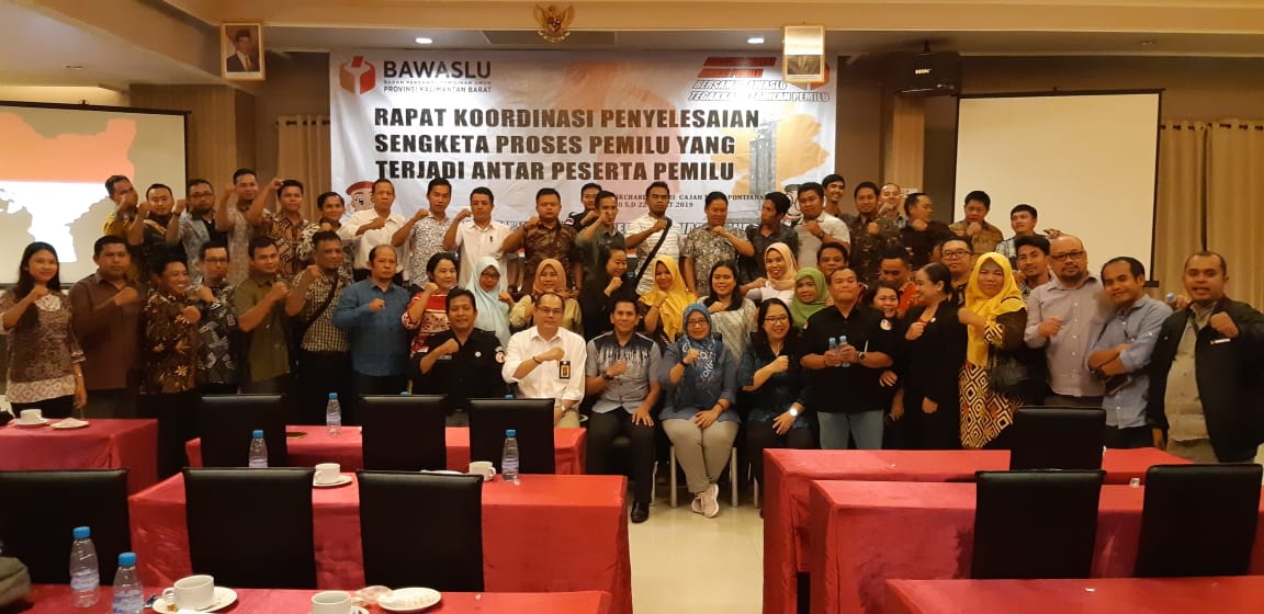 KETUA DAN ANGGOTA BAWASLU KAPUAS HULU IKUTI RAKOR TINGKAT PROVINSI TERKAIT PENYELESAIAN SENGKETA PROSES PEMILU.