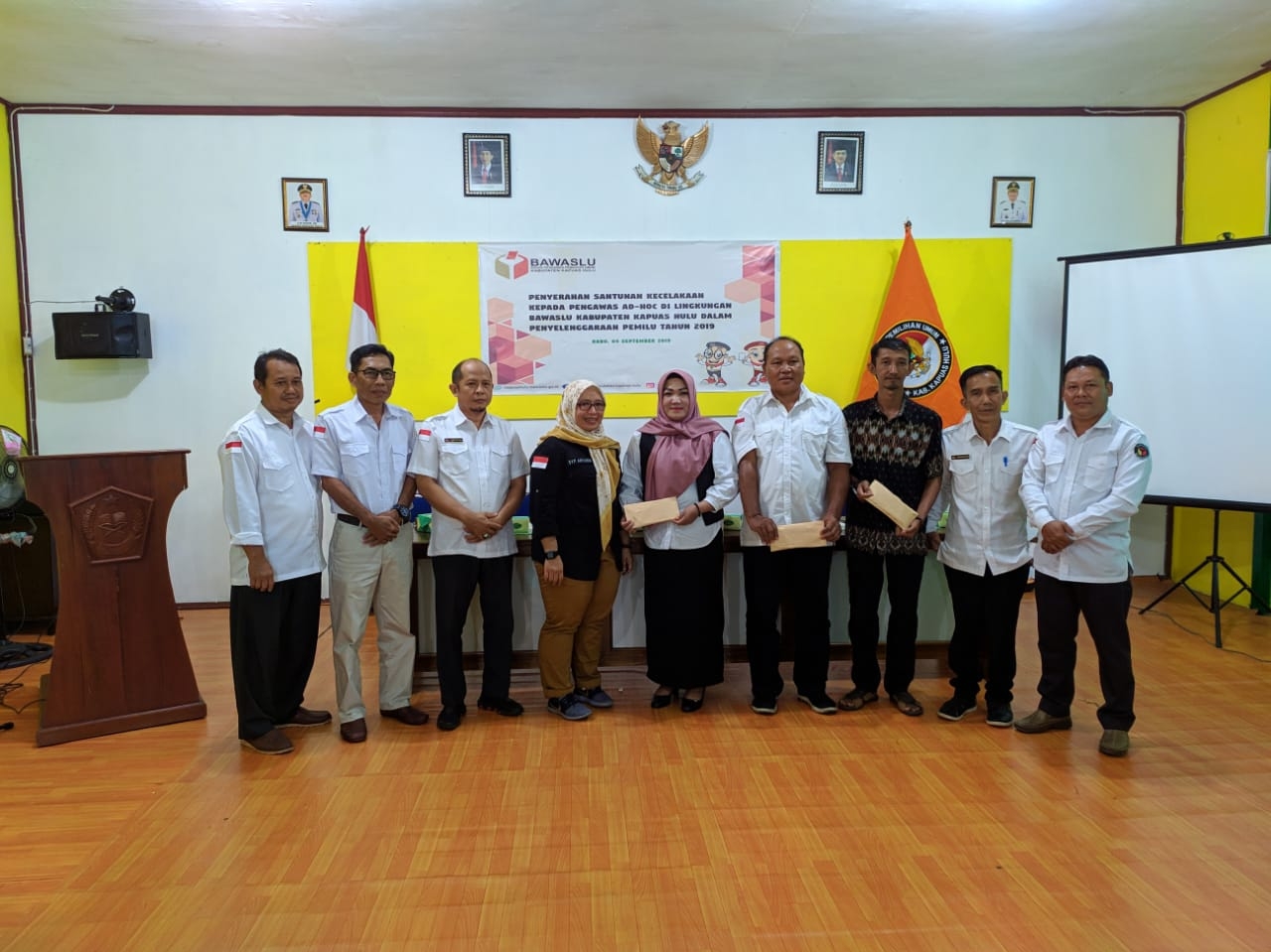 Sempat Harus Dioperasi Saat Bertugas, Panwascam Kabupaten Kapuas Hulu Terima Santunan dari Bawaslu