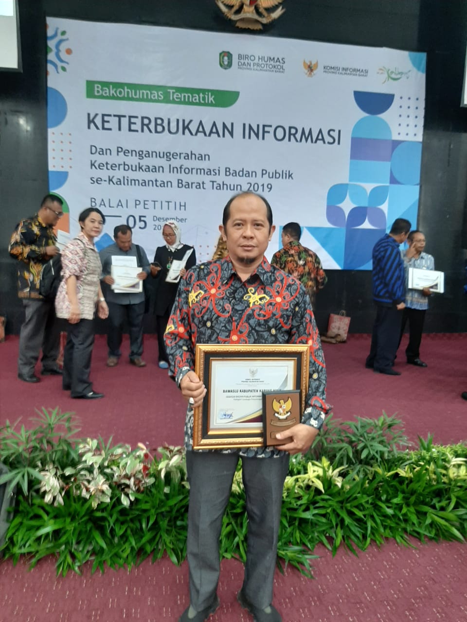 Bawaslu Kabupaten Kapuas Hulu Raih Penghargaan dari Komisi Informasi Publik Kalbar