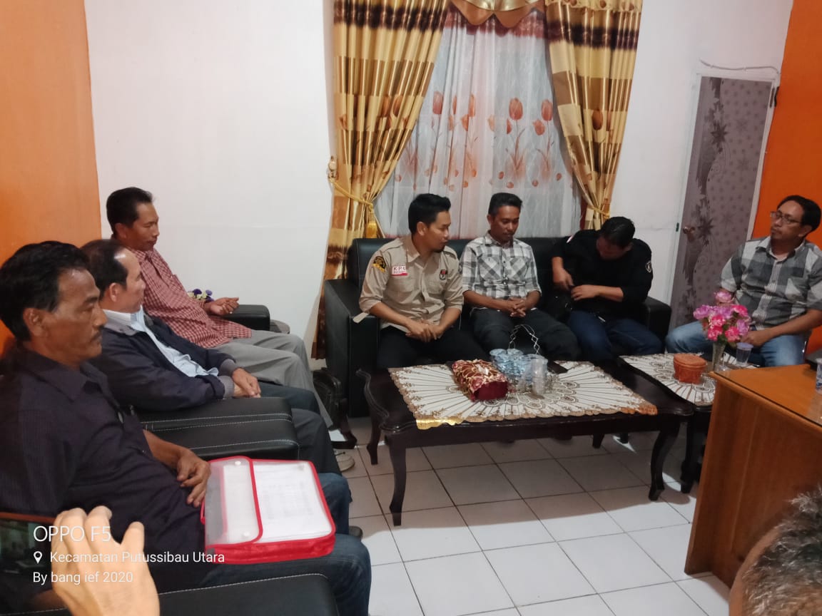 Awasi penyerahan syarat dukungan Paslon perseorangan,  Bawaslu Kapuas Hulu dapati Satu Pasangan Calon yang terlambat Menyerahkan Syarat Dukungan.