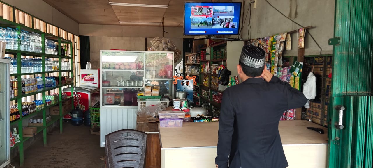 Bawaslu Kapuas Hulu ikuti Pelaksanaan Upacara di Warung dan Rumah