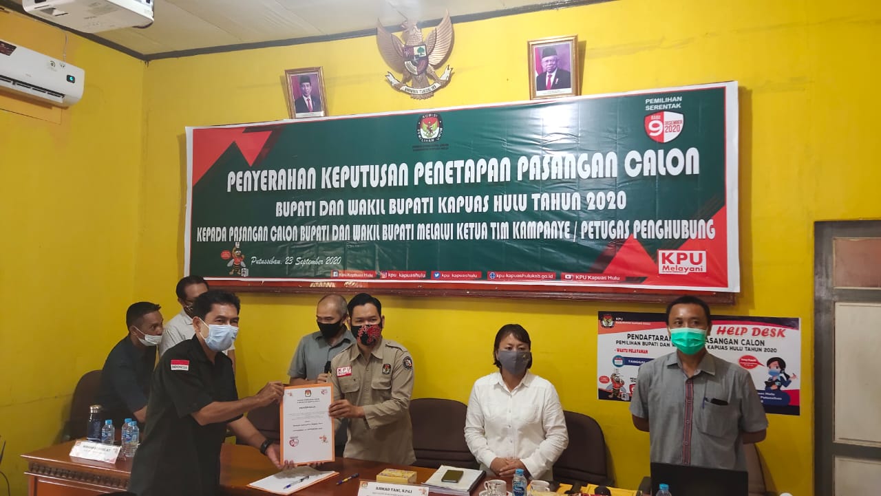 Hadiri Penetapan Pasangan Calon, Anggota Bawaslu Kapuas Hulu Kariyansyah himbau Paslon Segera Menyampaikan SK  Tim Kampanye