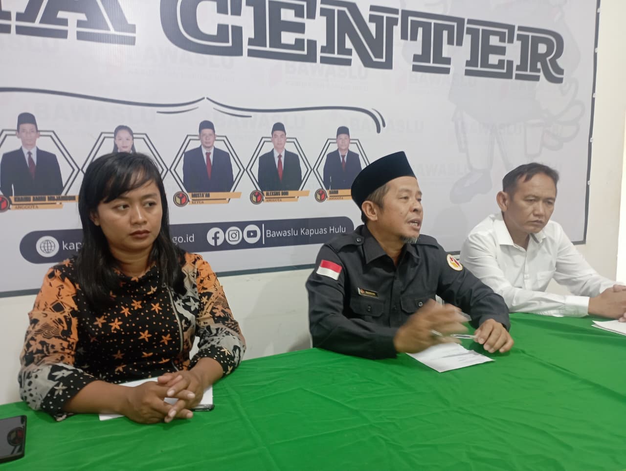 Rapat internal Bawaslu Kapuas Hulu