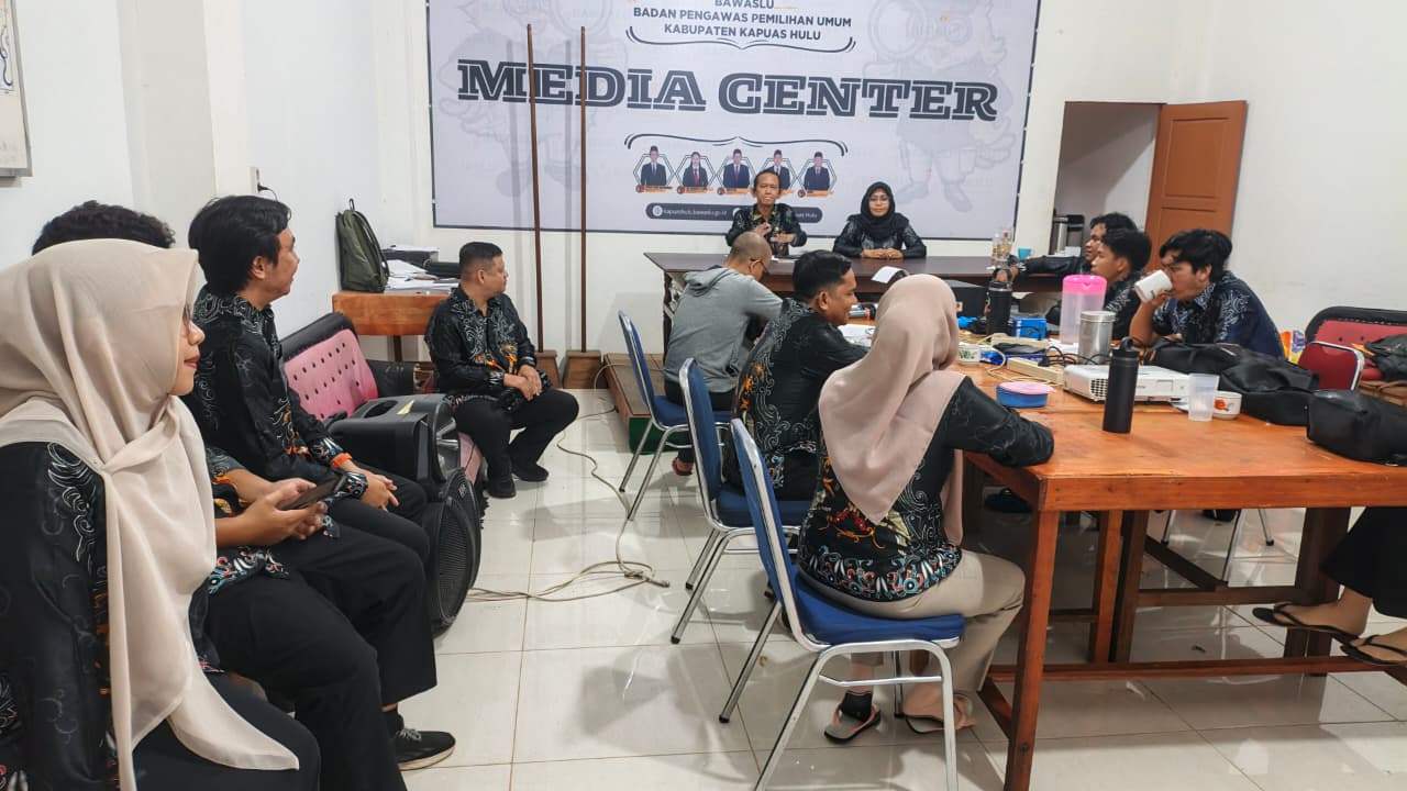 rapat internal sekretariat