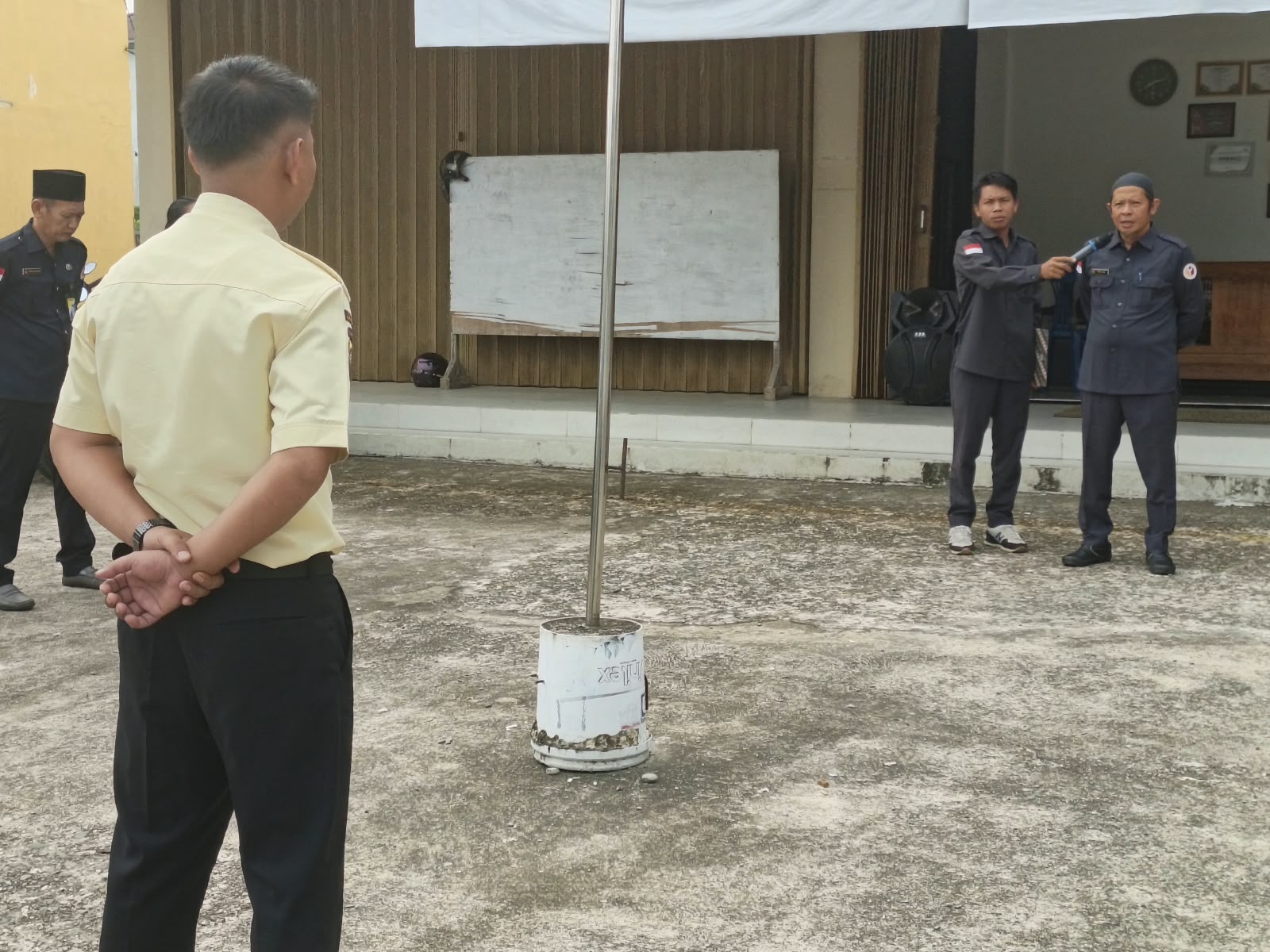 apel rutin senin pagi
