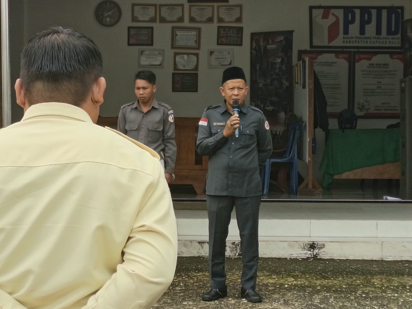apel rutin senin pagi