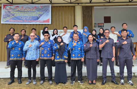 Foto Bersama Keluarga Besar Bawaslu Kabupaten Kapuas Hulu Tahun 2025