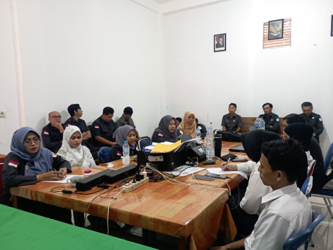 Rapat internal kesekratriatan Bawaslu Kapuas Hulu