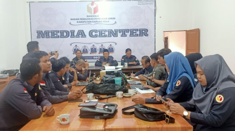 Rapat Internal Bawaslu Kapuas Hulu
