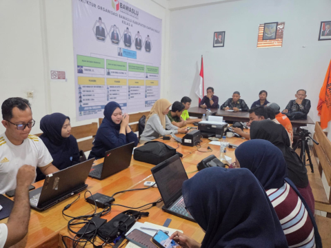 Rapat internal Bawaslu Kapuas Hulu