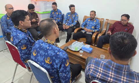 kunjungan kpu kapuas hulu ke bawaslu kapuas hulu