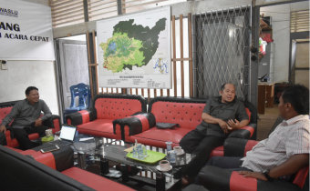 TNI Sambangi Kantor Bawaslu Kapuas Hulu