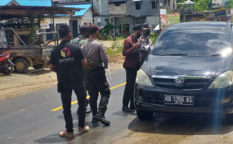 Muspika Dan Panwaslu Kecamatan Silat Hilir Bagikan Masker