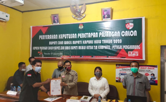 Hadiri Penetapan Pasangan Calon, Anggota Bawaslu Kapuas Hulu Kariyansyah himbau Paslon Segera Menyampaikan SK  Tim Kampanye