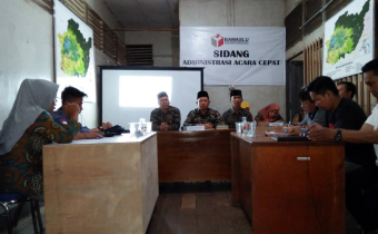 Bawaslu Kapuas Hulu Lakukan Sidang Administrasi Acara Cepat Terkait Pemilih yang Diwakilkan di Desa Semerantau Kecamatan Kalis