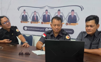 Kepala Sekretariat bersama staf