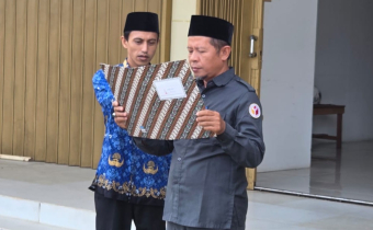 Ketua Bawaslu Kapuas Hulu membacakan amanat