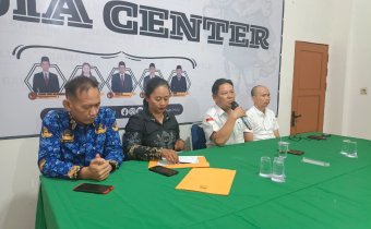 Anggota Bawaslu Kapuas Hulu, Haidir dan Ike Verawati Fajrin didampingi Plt. Kasek dan Kasubbag Pengawasan